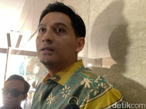 Ini Barang yang Diterima Lucky Hakim dari Panji Gumilang