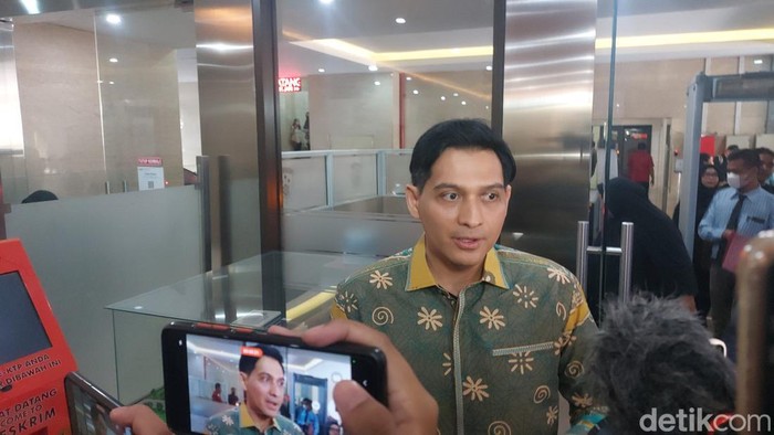 Lucky Hakim memenuhi panggilan Bareskrim terkait kasus pimpinan Ponpes Al Zaytun, Panji Gumilang. (Rumondang/detikcom)