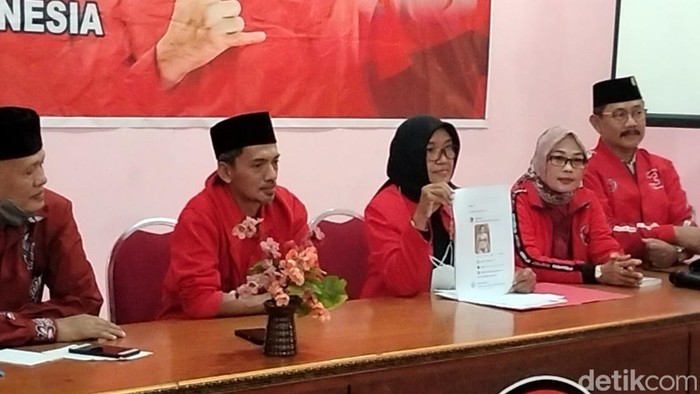Megawati berbikini merah Probolinggo