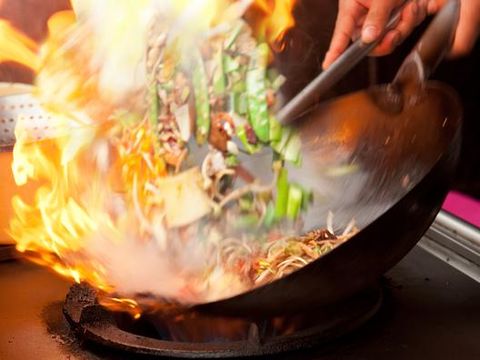 Mengenal Wok Hei, Teknik Tumisan China Ciptakan Aroma Smoky Makanan Mengenal Wok Hei, Teknik Tumisan China Ciptakan Aroma Smoky Makanan