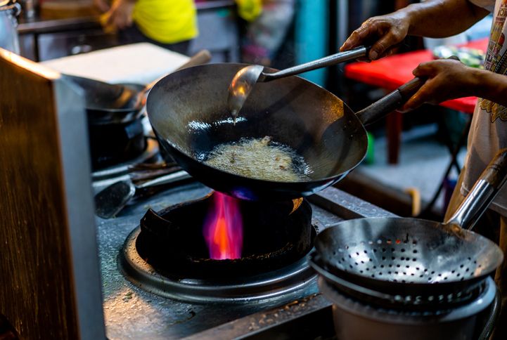 Mengenal Wok Hei, Teknik Tumisan China Ciptakan Aroma Smoky Makanan