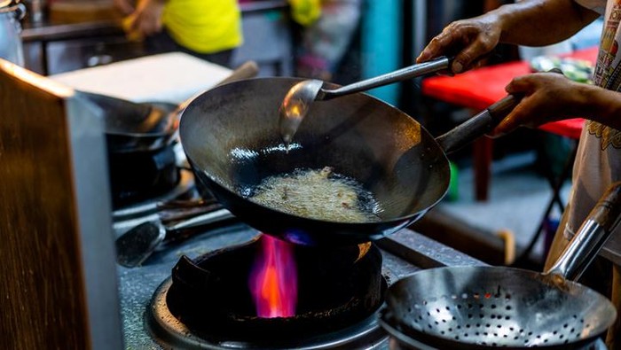 Mengenal Wok Hei, Teknik Tumisan China Ciptakan Aroma Smoky Makanan