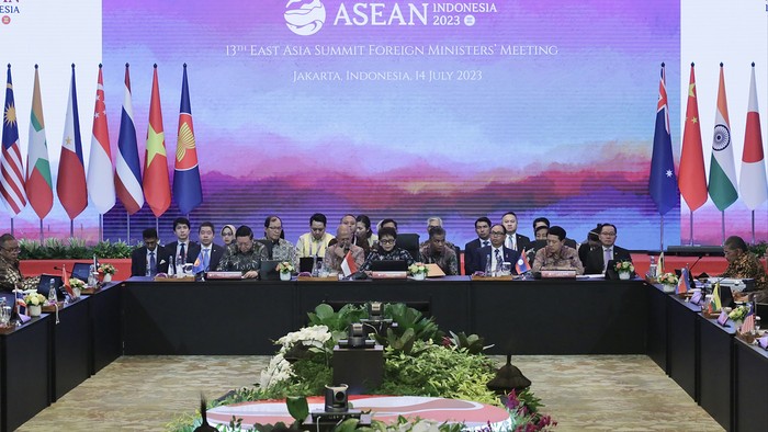 Menlu Retno dan Menlu ASEAN di EAS