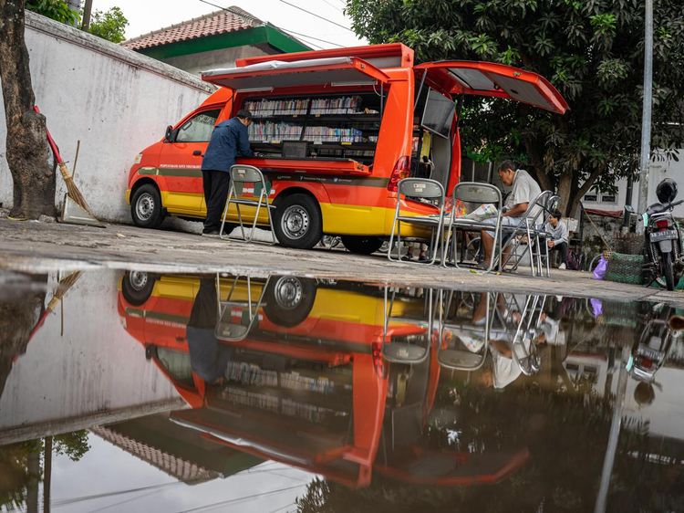 Mobil Internet dan Perpustakaan Keliling untuk Tumbuhkan Minat Baca