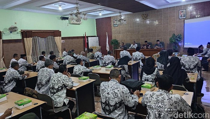 MUI Ciamis memberikan pembinaan spiritual kepada para guru di Ciamis.