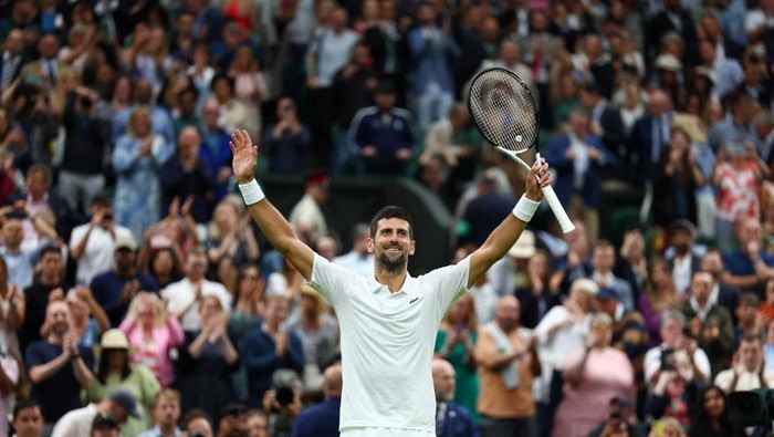 Tennis - Wimbledon - All England Lawn Tennis and Croquet Club, London, Britain - July 14, 2023 Serbias Novak Djokovic celebrates winning his semi final match against Italys Jannik Sinner REUTERS/Toby Melville     TPX IMAGES OF THE DAY