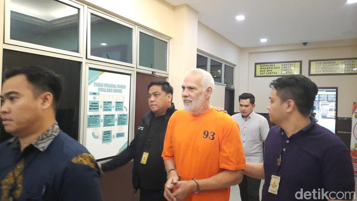 Pierre Gruno berbaju tahanan usai jadi tersangka pemukulan