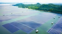 Total luas sepuluh pulau PLTS tersebut mencapai 45 ha atau sepertiga wilayah dari waduk buatan tersebut. Atau agar lebih mudah lagi membayangkannya, total luas PLTS tersebut setara dengan 63 lapangan sepak bola. Foto: Dok. Sembcorp Solar Singapore