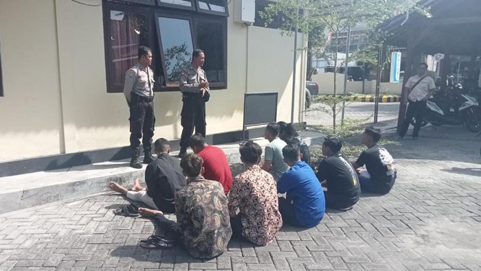 Polisi Nganjuk mengamankan gerombolan pebalap motor yang selama ini meresahkan warga.