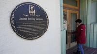 Anchor Brewing tutup setelah 127 tahun berdiri. AP Photo/Jeff Chiu.  