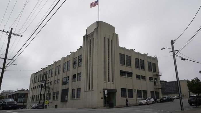 Anchor Brewing tutup setelah 127 tahun berdiri. Pabrik bir rumahan tertua di Amerika Serikat (AS) itu berhenti beroperasi lantaran penjualan terus menurun sejak 2016.
