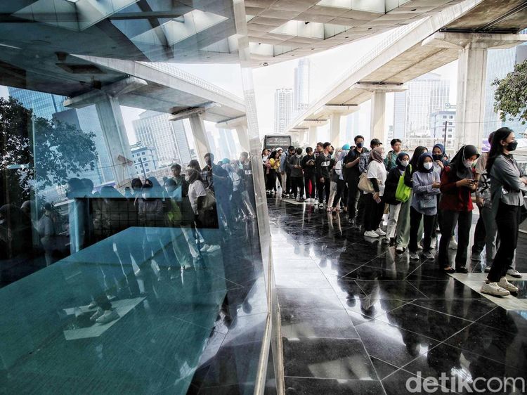 Ngebludak! Begini Potret Ramainya Para Pencari Kerja