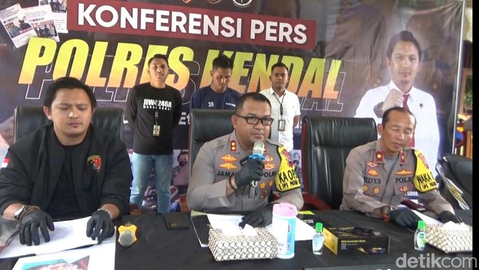 Rilis kasus pembunuhan operator pasar malam di Mapolres Kendal, Jumat (14/7/2023).