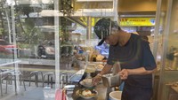 Selain dua menu andalan, RM Lokiin juga memiliki nasi campur yang sajiannya berisikan lidah, paru, dan babat bumbu.  Foto: detikFood/Yenny Mustika Sari