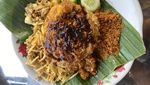 Sedapnya Nasi Cumi Hitam dan Empal Gentong di RM Lokiin yang Hits