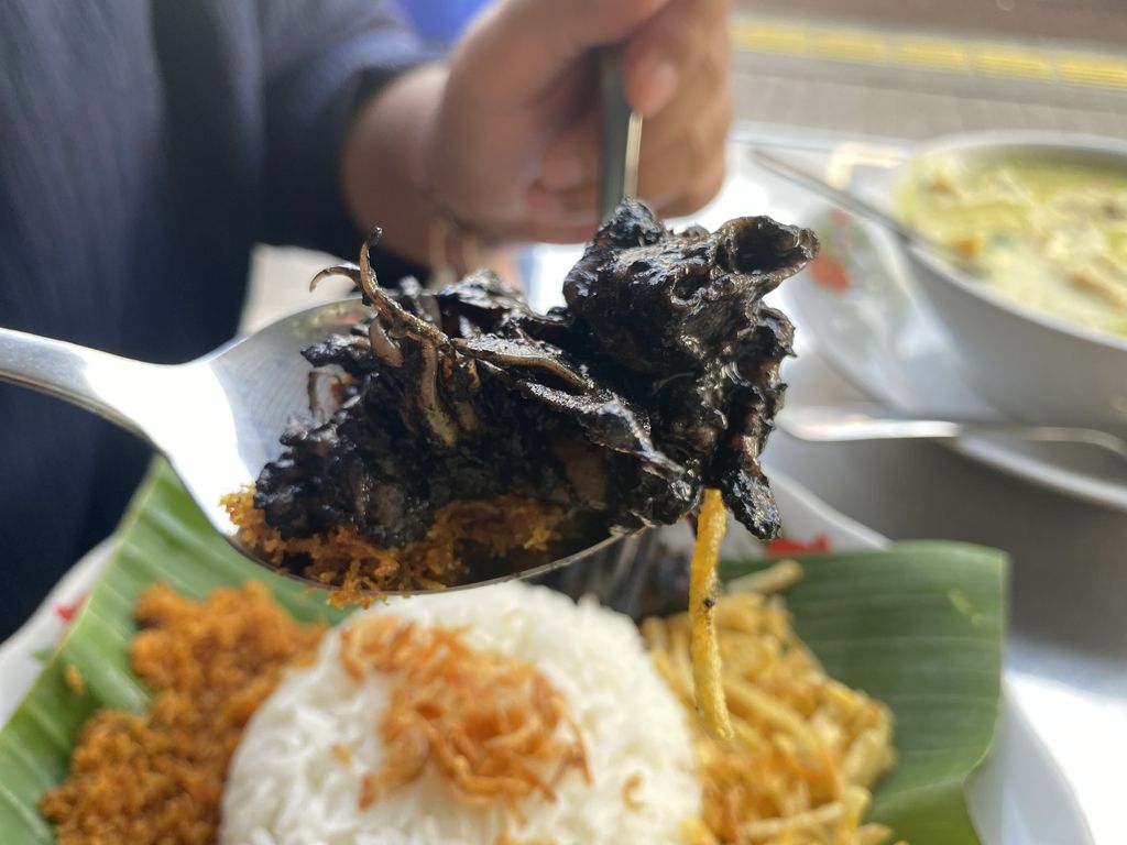 RM Lokiin nasi lidah bumbu dan empal gentong bercita rasa masakan rumahan