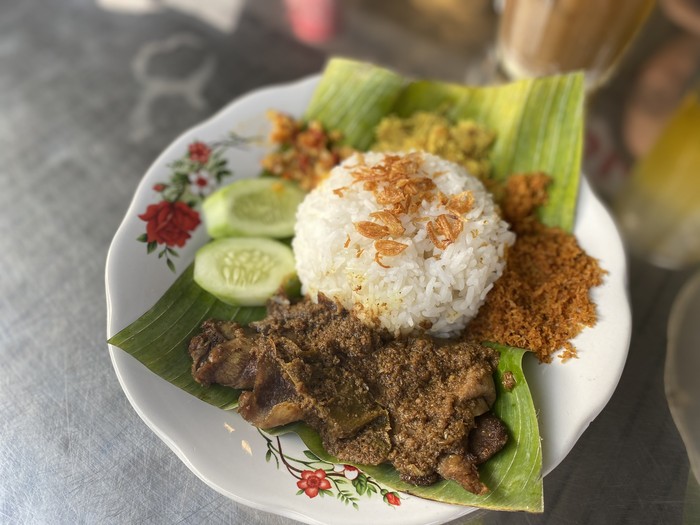 RM Lokiin nasi lidah bumbu dan empal gentong bercita rasa masakan rumahan