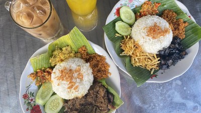Sedapnya Nasi Cumi Hitam dan Empal Gentong di RM Lokiin yang Hits