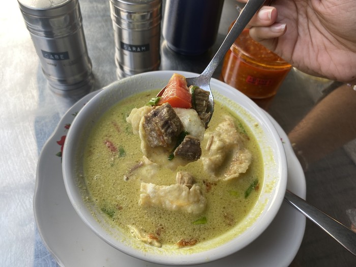 RM Lokiin nasi lidah bumbu dan empal gentong bercita rasa masakan rumahan