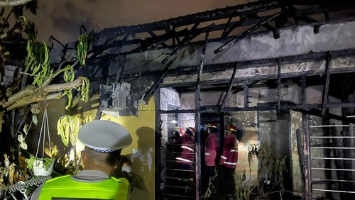 Kebakaran rumah di Jalan Puputan Baru, Gang VI Nomor 32, Banjar Merta Gangga, Desa Tegal Kerta, Kecamatan Denpasar Barat, Denpasar, Bali, Kamis (13/7/2023).