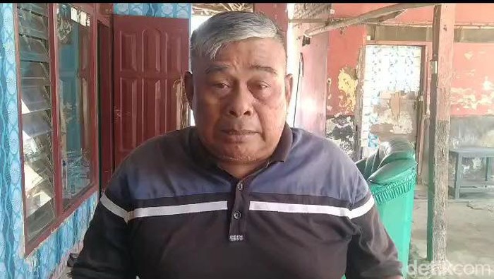 Sahidin, warga Subang yang dinarasikan menolak perbaikan jalan