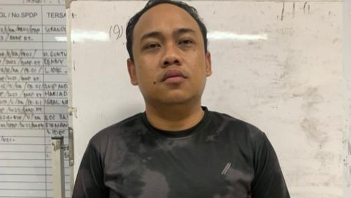 Pria bernama Reza Yulio (30) di Samarinda, Kalimantan Timur (Kaltim) ditangkap lantaran menjadi anggota Badan Narkotika Nasional (BNN) gadungan.
