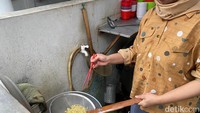 Semua makanan di sini merupakan homemade, termasuk mie untuk bakmi Bangkanya. Sang pemilik berada di Bangka, jadi yang menjalankan sudah karyawan-karyawannya. Foto: detikFood