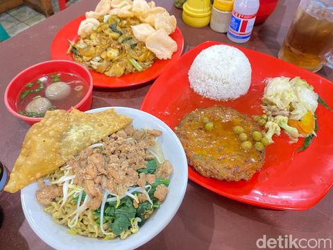 Sarapan Bakmi Bangka dan Kwetiau Goreng Enak di Dalam Gang Tersembunyi