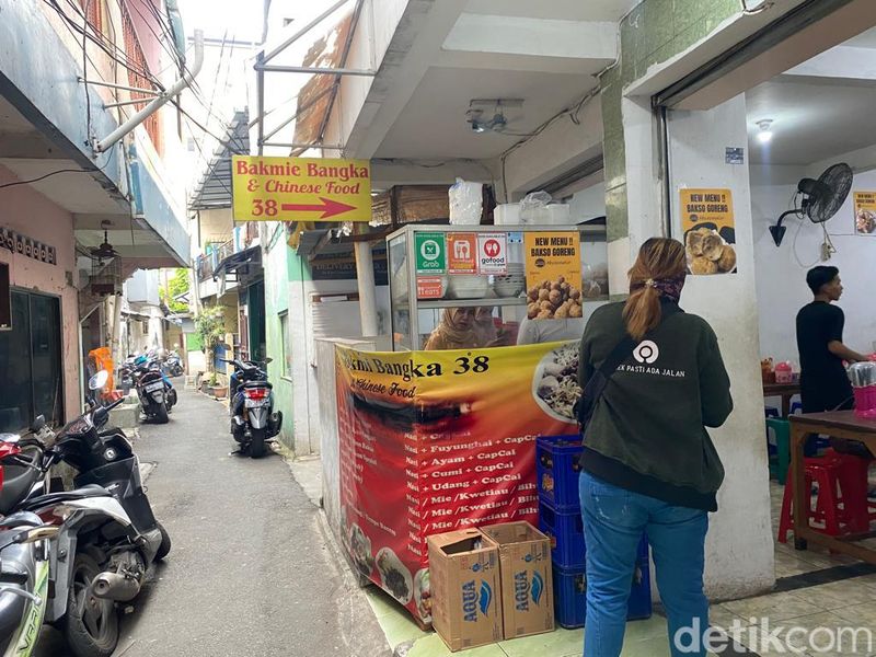 Sarapan Bakmi Bangka dan Kwetiau Goreng Enak di Dalam Gang Tersembunyi