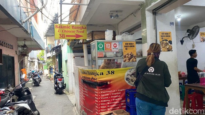 Sarapan Bakmi Bangka dan Kwetiau Goreng Enak di Dalam Gang Tersembunyi