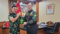 Asisten teritorial panglima TNI, Mayjen TNI Muhammad Syafei menjelaskan, pihaknya saat ini tengah banyak membuka komunikasi dengan masyarakat dan ormas di berbagai lintas wilayah di Indonesia. Syafei menilai edukasi kepada masyarakat tentang netralitas TNI serta pentingnya menjaga konsoliditas antar individu dan ormas terhadap berita-berita hoax sangat penting dalam menciptakan pemilu yang damai.