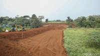 Lahan yang digunakan untuk akses jalan bukan milik pemerintah, tapi beberapa perusahaan. Pemkab Bogor meminta agar perusahan-perusahaan turut membantu proyek tersebut.  