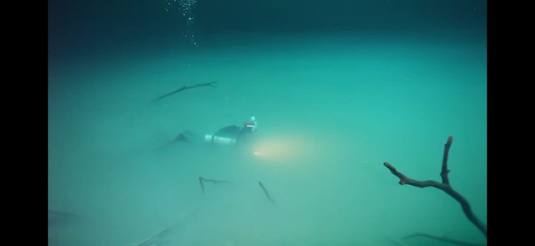 Sungai di bawah laut Cenote Angelita Sungai di bawah laut Cenote Angelita