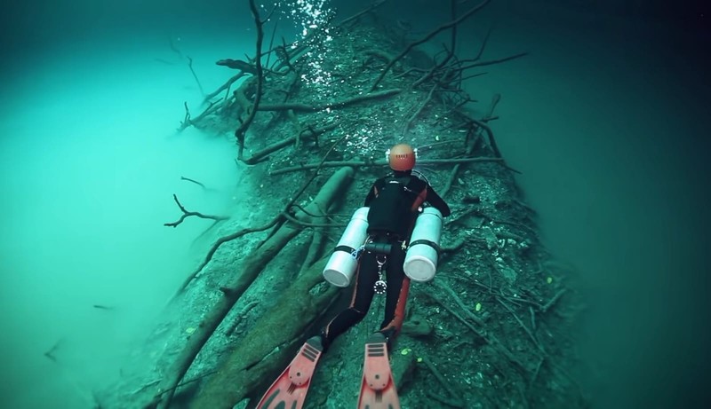 Sungai di bawah laut Cenote Angelita