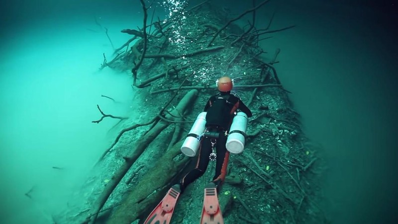 Sungai di bawah laut Cenote Angelita