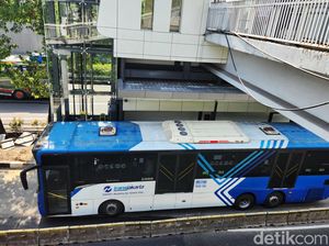 Dishub DKI Tegaskan Dilarang Pasang Stiker Kampanye di Bus!
