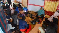 Dua balita meninggal dunia akibat tertimbun tanah longsor yang menimpa rumah di kawasan Bukit Gado-Gado, Kota Padang, Sumatera Barat, Jumat (14/7/2023). Kedua korban itu berinisial FKP (5) dan FAS (3).