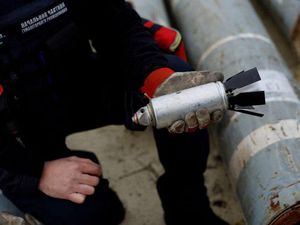 AS Kirim Bom Cluster, Rusia: AS Buang Senjata Tua ke Ukraina