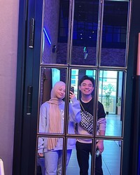 YouTuber Fiki Naki dikabarkan bakal menikah dengan gadis asal Turki Tugba Kiara. Seperti ini sosok Tugba yang ceria.