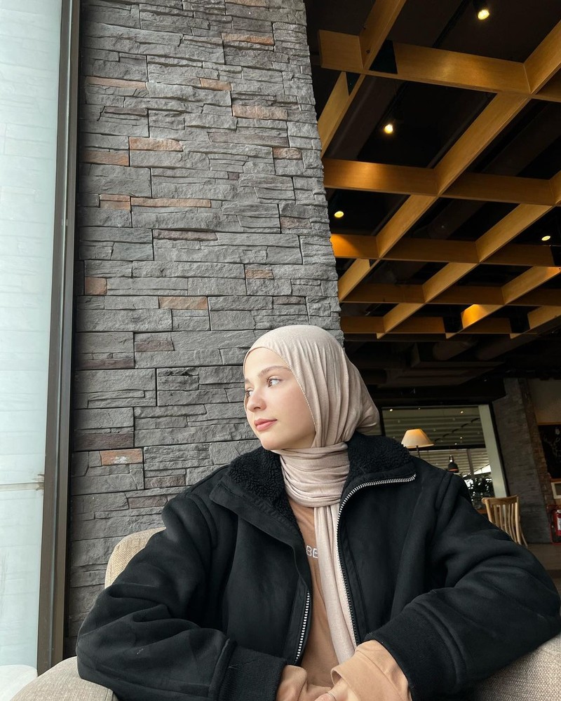 YouTuber Fiki Naki dikabarkan bakal menikah dengan gadis asal Turki Tugba Kiara. Seperti ini sosok Tugba yang ceria.