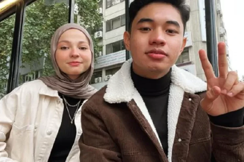 YouTuber Fiki Naki dikabarkan bakal menikah dengan gadis asal Turki Tugba Kiara. Seperti ini sosok Tugba yang ceria.