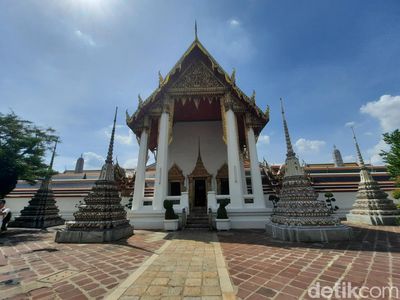 Potret Wat Pho, Kuil Tertua Thailand Simpan Patung Buddha Berbaring