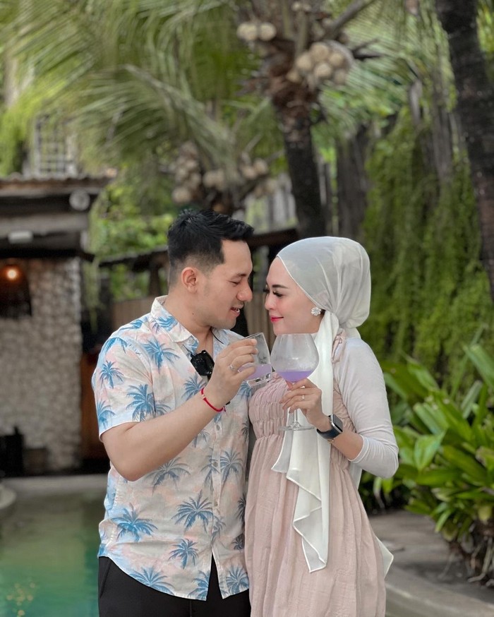10 Momen Kulineran Meylisa Zaara, Selebgram yang Ungkap Suaminya Gay 10 Momen Kulineran Meylisa Zaara, Selebgram yang Ungkap Suaminya Gay