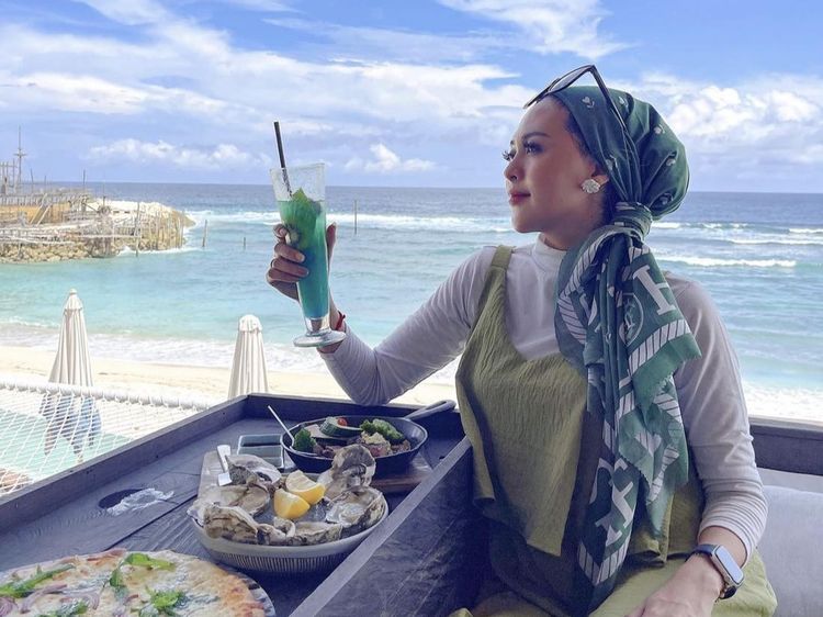 10 Momen Kulineran Meylisa Zaara, Selebgram yang Ungkap Suaminya Gay