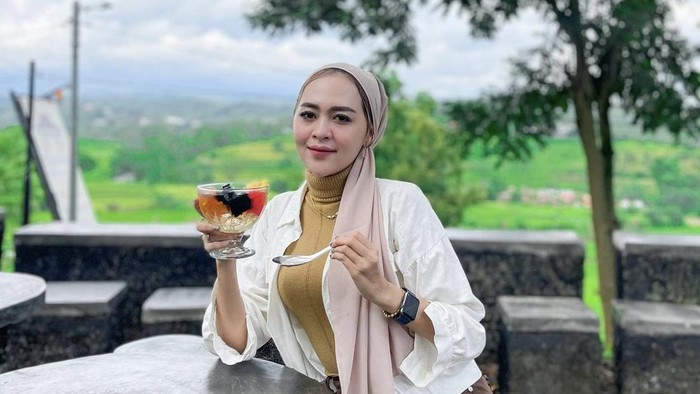 10 Momen Kulineran Meylisa Zaara, Selebgram yang Ungkap Suaminya Gay