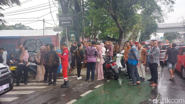 Acara resepsi pernikahan di K-Link Tower terpaksa dihentikan gegara kebakaran (Rumondang Naibaho/detikcom)