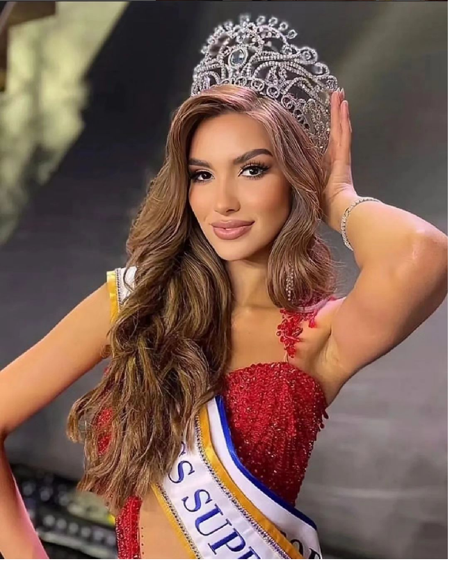 Miss Supranational 2023 diikuti 65 negara termasuk Indonesia. Andrea Aguilera mewakili Ekuador dan berhasil menorehkan sejarah. Foto: Dok. Instagram/andreaaguilerapa