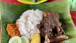 Mlekoh Sedap! Bebek Goreng Madura Bumbu Hitam Ini Dimasak 8 Jam