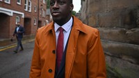Tidak banyak yang diucapkan Mendy kepada pewarta usai lepas dari dakwaan pemerkosaan. (Foto: Oli SCARFF / AFP)
