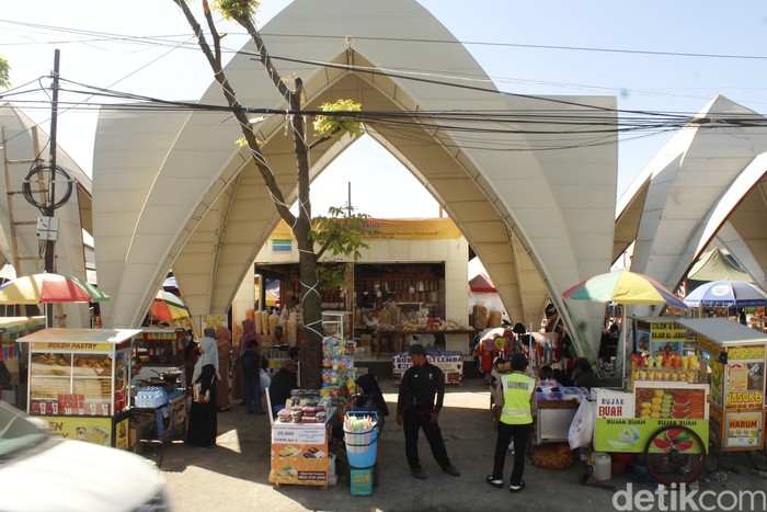 Berkah Masjid Raya Al Jabbar Geliatkan Ekonomi Warga